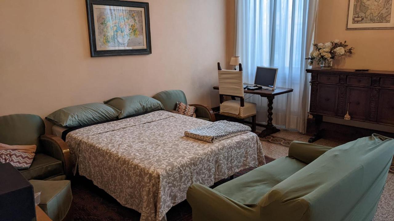 Pensión Double Bedroom In Beautiful 30's Style Florencia