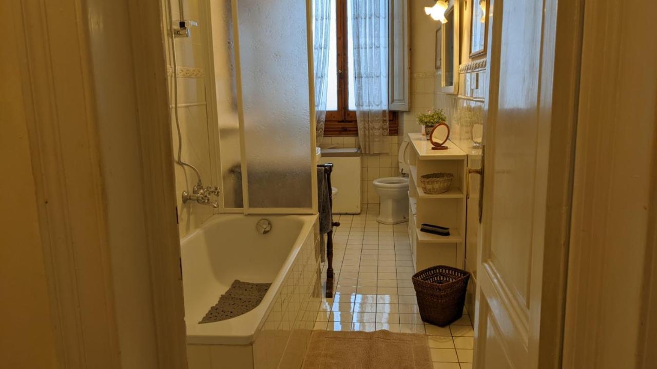 Double Bedroom In Beautiful 30's Style Pensión Florencia