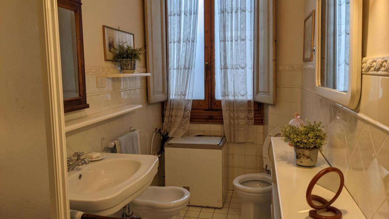 Double Bedroom In Beautiful 30's Style Pensión Florencia